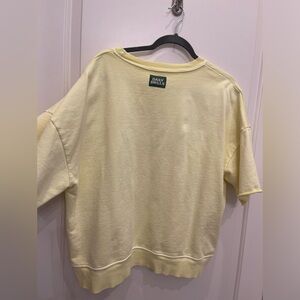 Daily drills cropped sleeve crew color (lemonade). Size Xs/s.